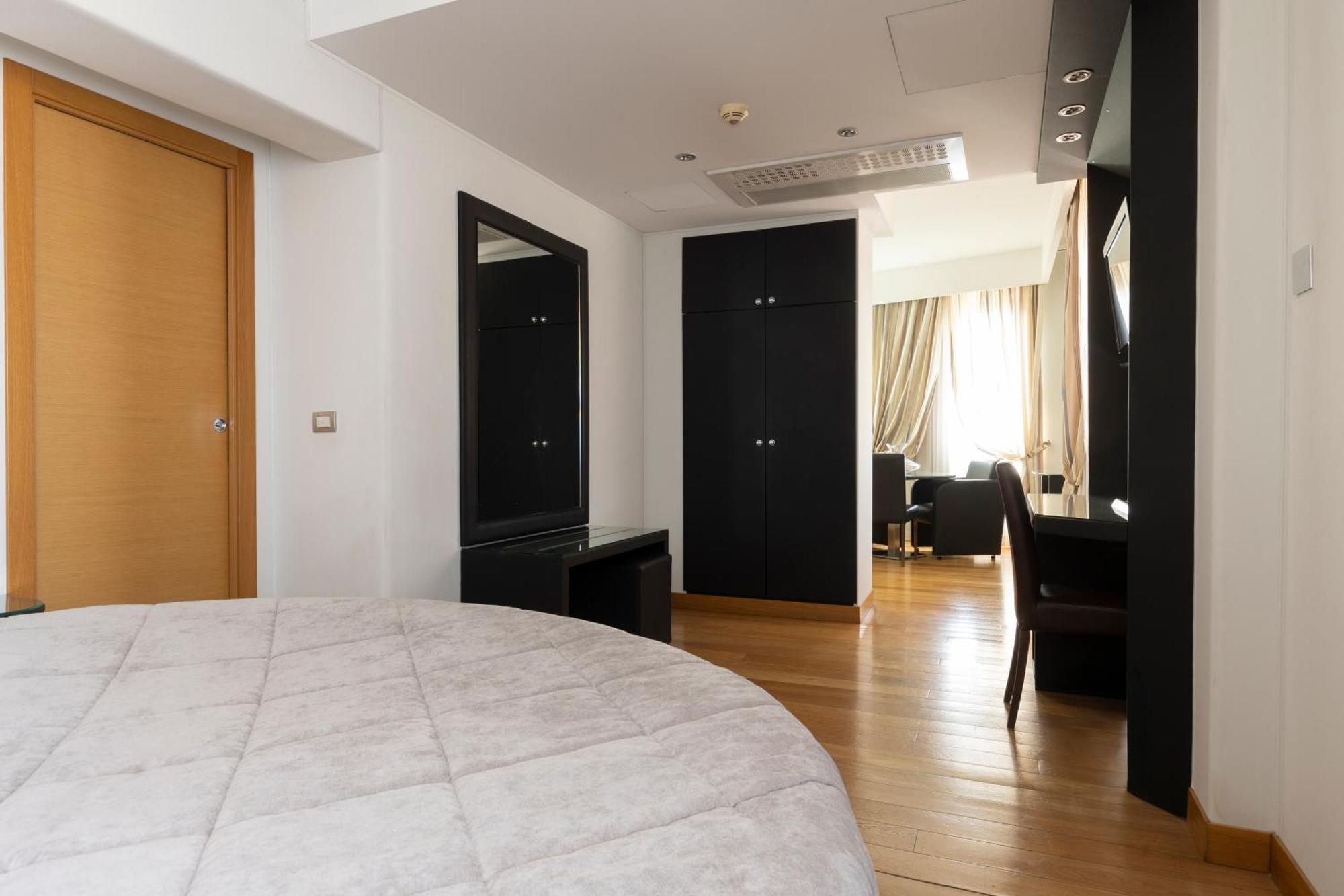 Hotel Royal Caserta Esterno foto